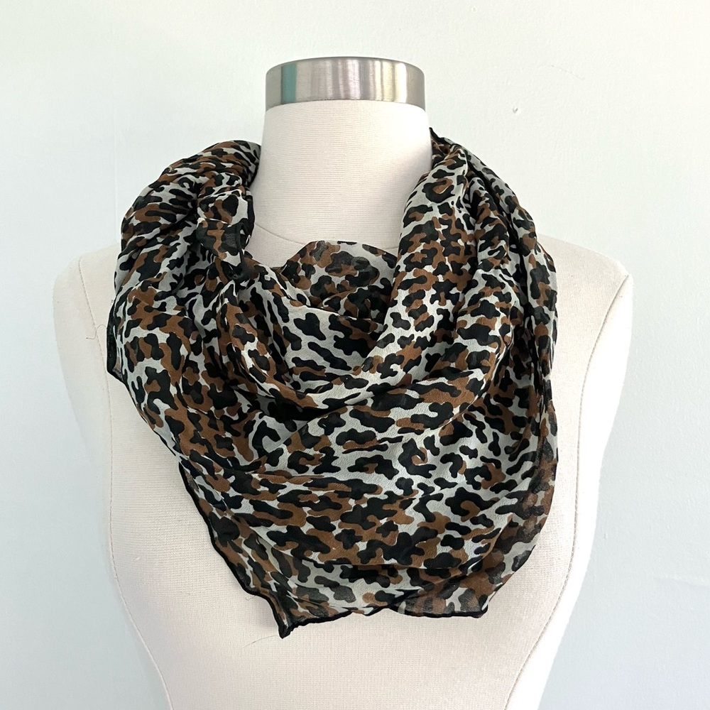 Vintage 60’s leopard print semi sheer scarf